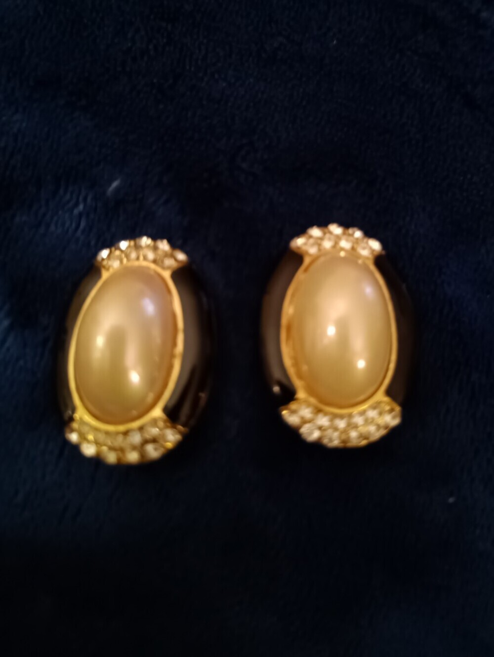 Elegant 80s Gold-Tone Black and Pearl Cabochon Clip-On Earrings